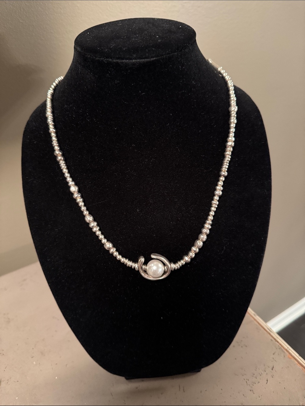 UNO de 50 Silver Beaded Necklace with Central Pearl Accent